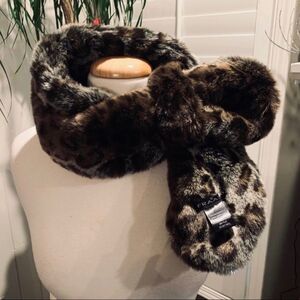 Cozy Scarf Faux Fur scarf by: FRAAS